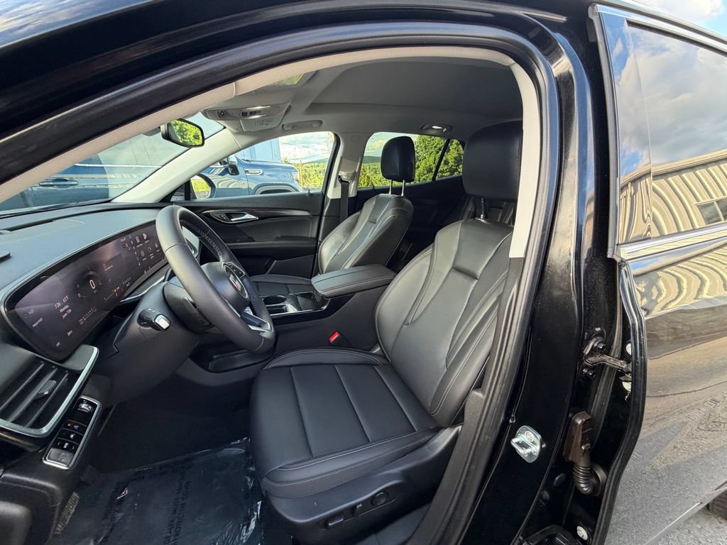 Used 2025 Buick Envision Preferred AWD/4WD image 9
