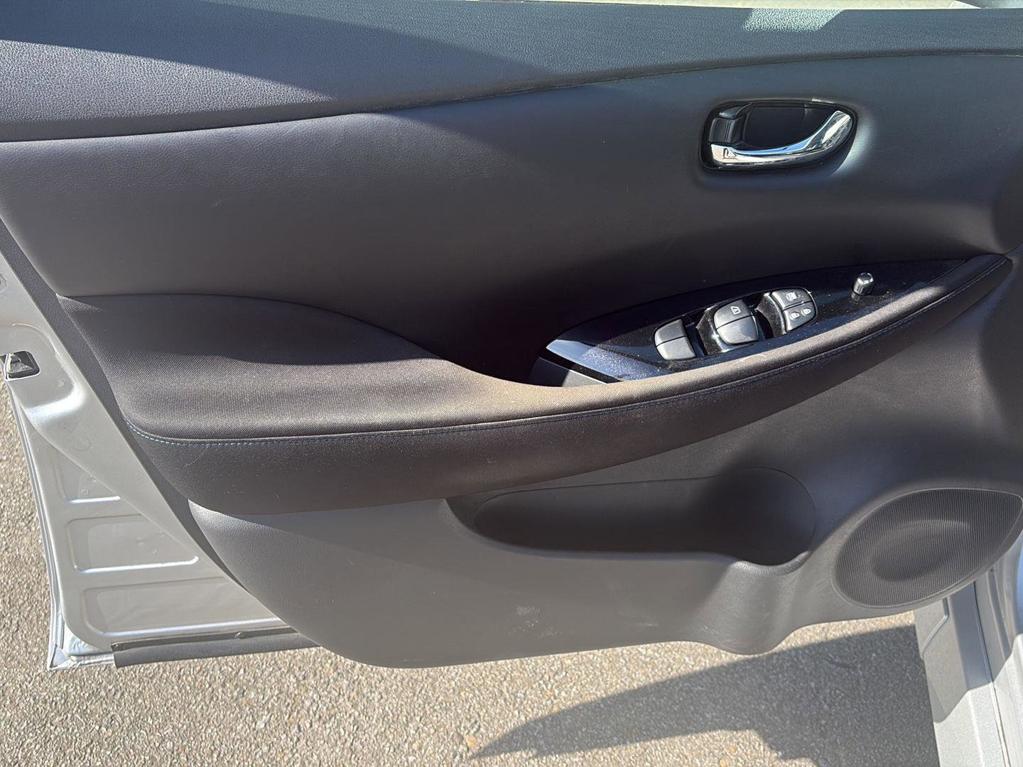 Used 2022 Nissan Leaf SV w/ SV Technology Package image 5