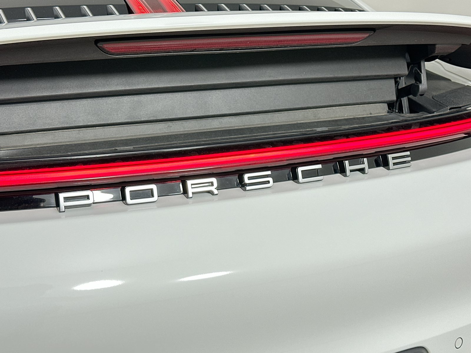 Used 2024 Porsche 911 Carrera 4 AWD/4WD image 37