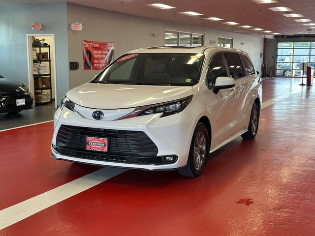 Certified 2025 Toyota Sienna XLE AWD/4WD image 7