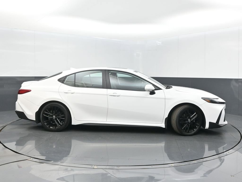 Used 2025 Toyota Camry SE w/ Convenience Package image 8