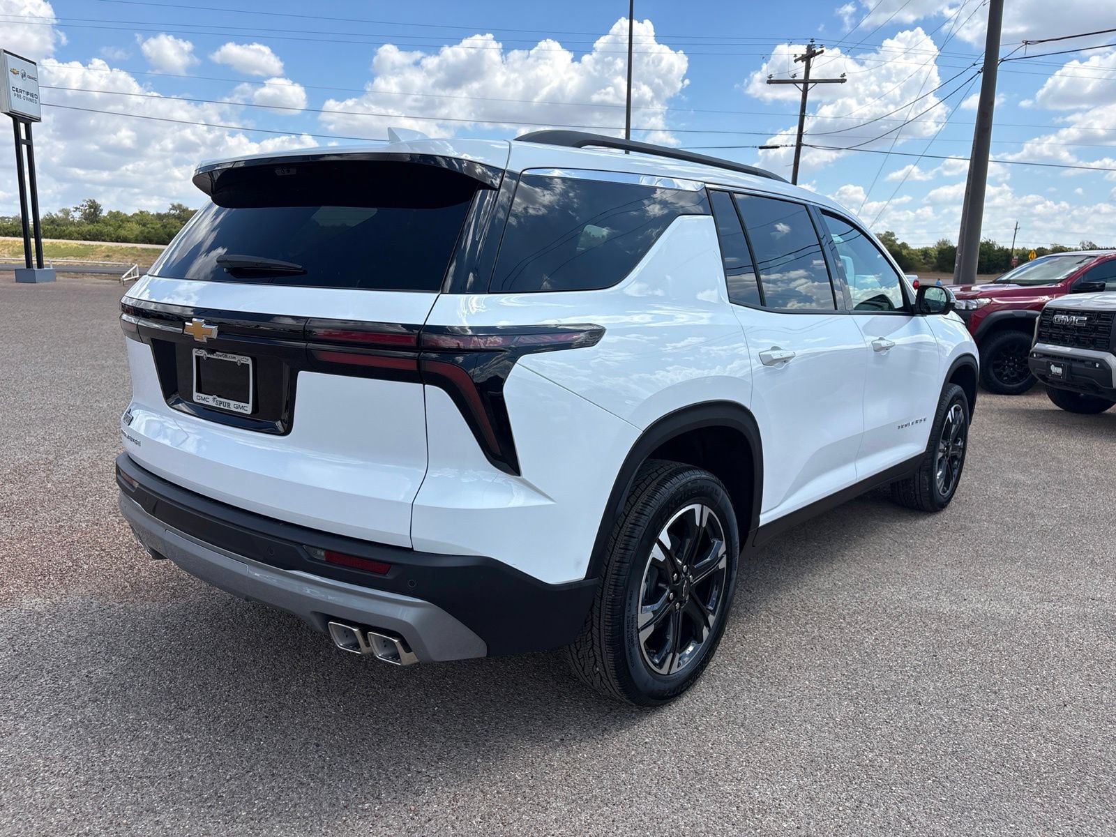 New 2027 Chevrolet Traverse LT w/ Sun and Wheel Package FWD image 6