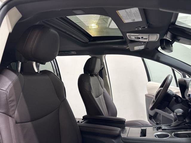 Used 2024 Toyota Sienna Platinum image 25