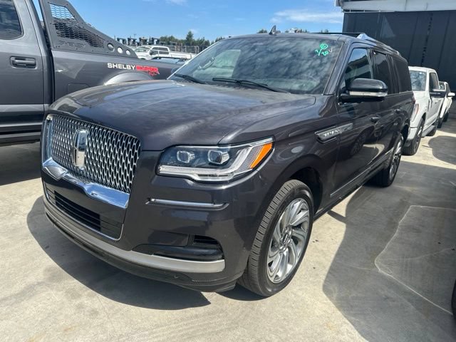 Used 2023 Lincoln Navigator L Reserve AWD/4WD image 4