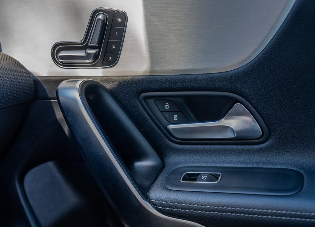 Used 2025 Mercedes-Benz CLA 250 image 14