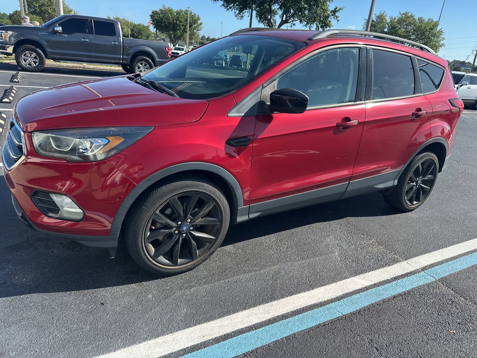 Used 2019 Ford Escape SE image 2