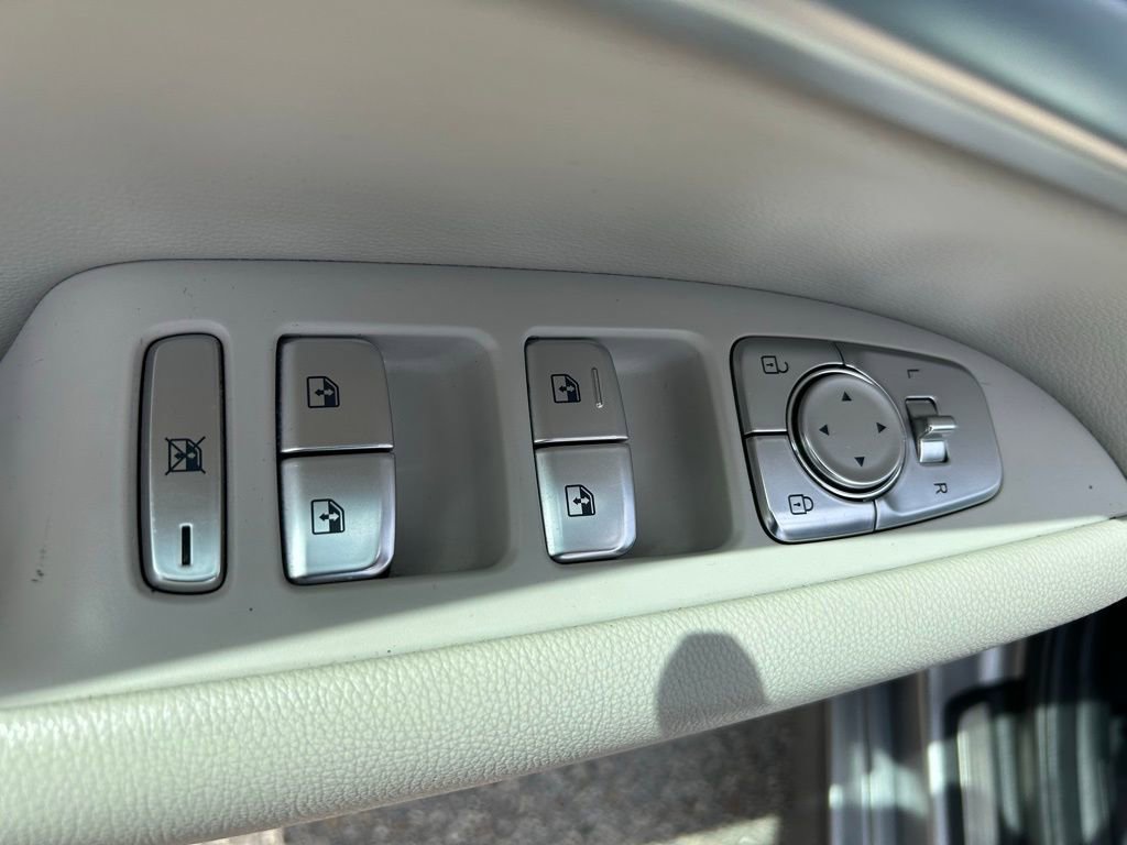 Used 2024 Genesis G70 2.5T image 17