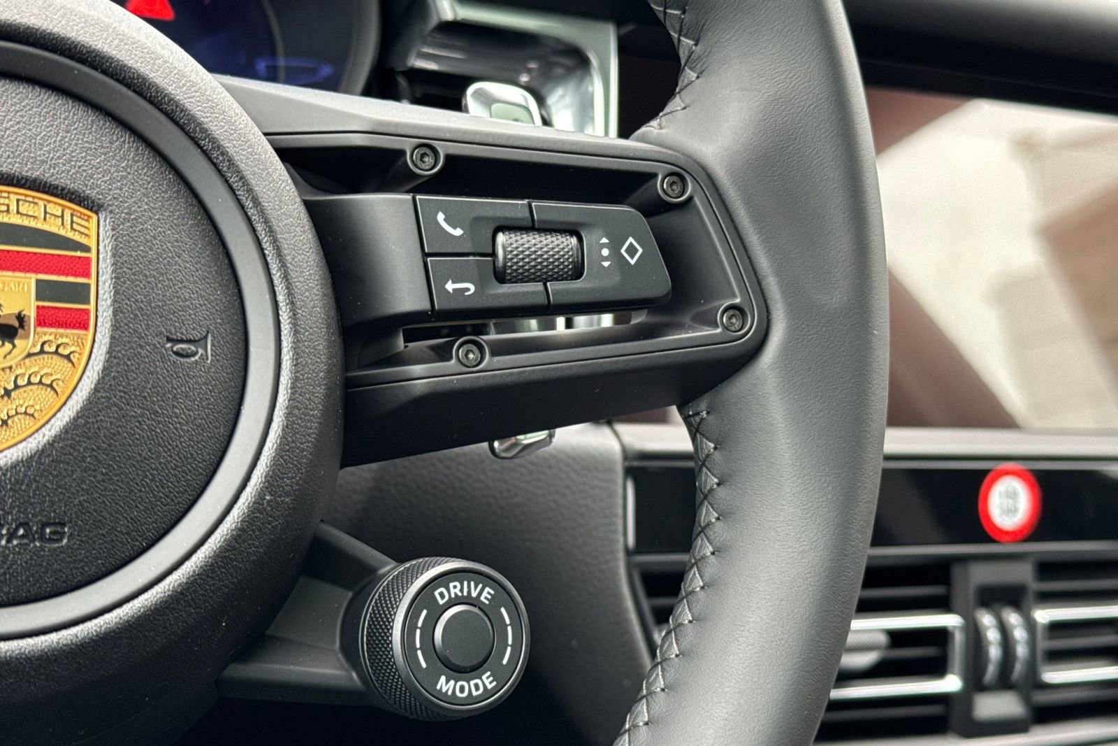 New 2025 Porsche Macan Turbo image 30