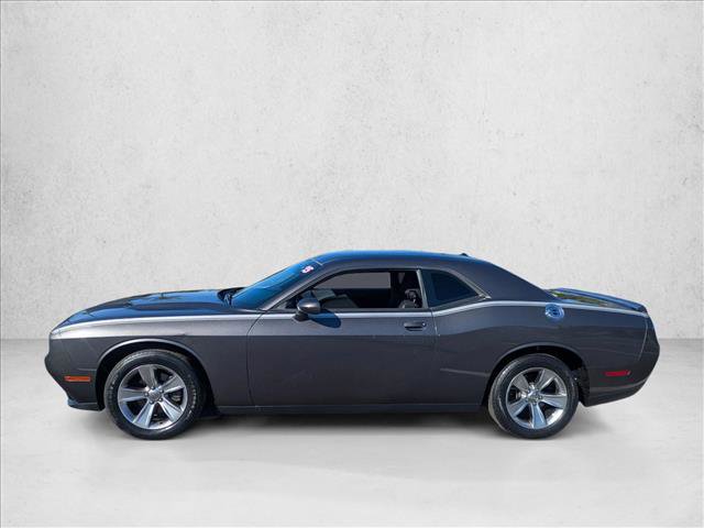 Used 2015 Dodge Challenger SXT image 9