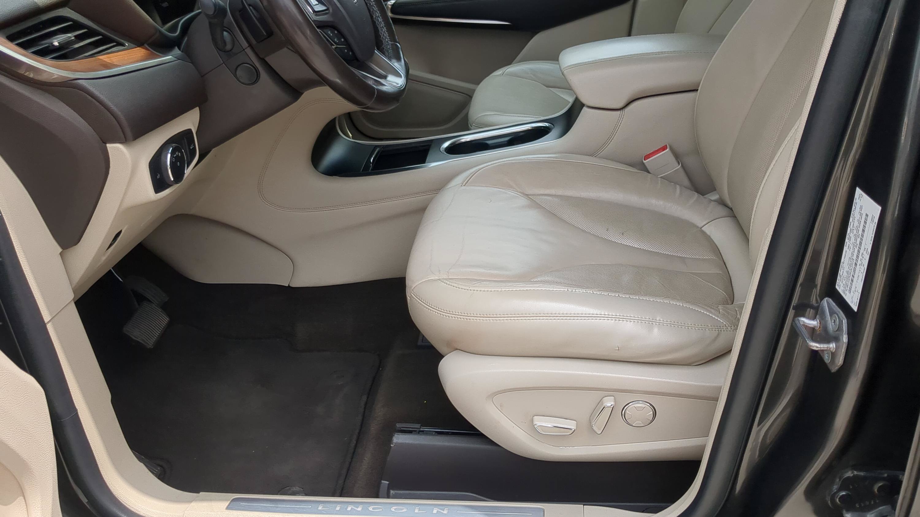 Used 2019 Lincoln MKC Select w/ MKC Climate Package FWD image 10