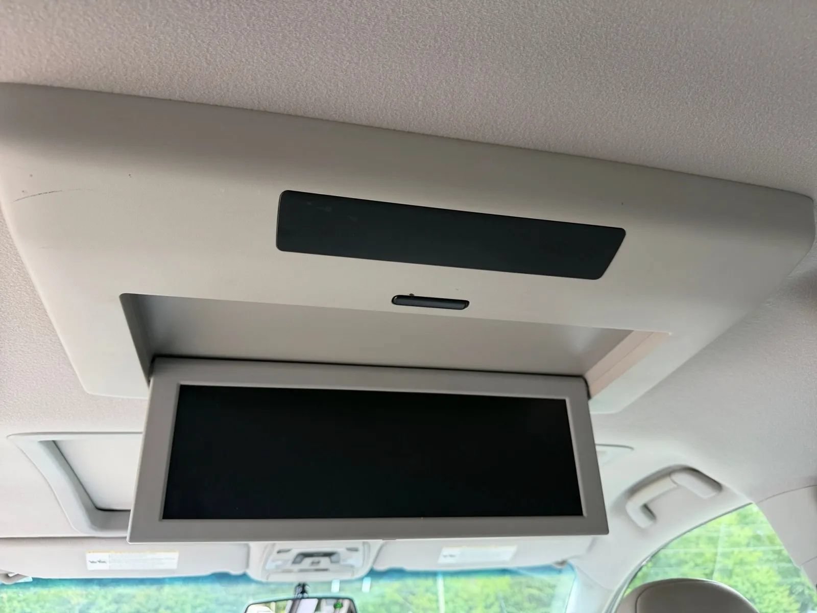 Used 2012 Toyota Sienna XLE w/ Entertainment Pkg FWD image 26