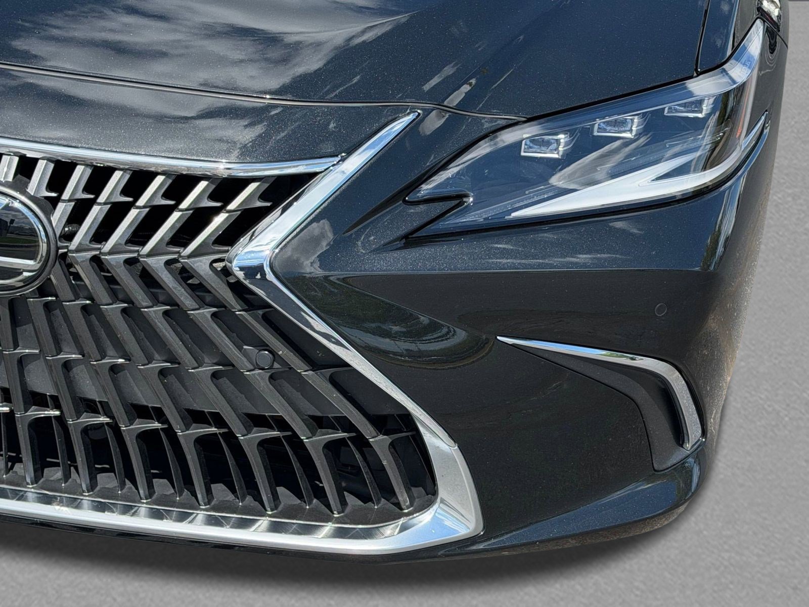 Certified 2025 Lexus ES 300h Ultra Luxury w/ Accessory Package (Z1) FWD image 12
