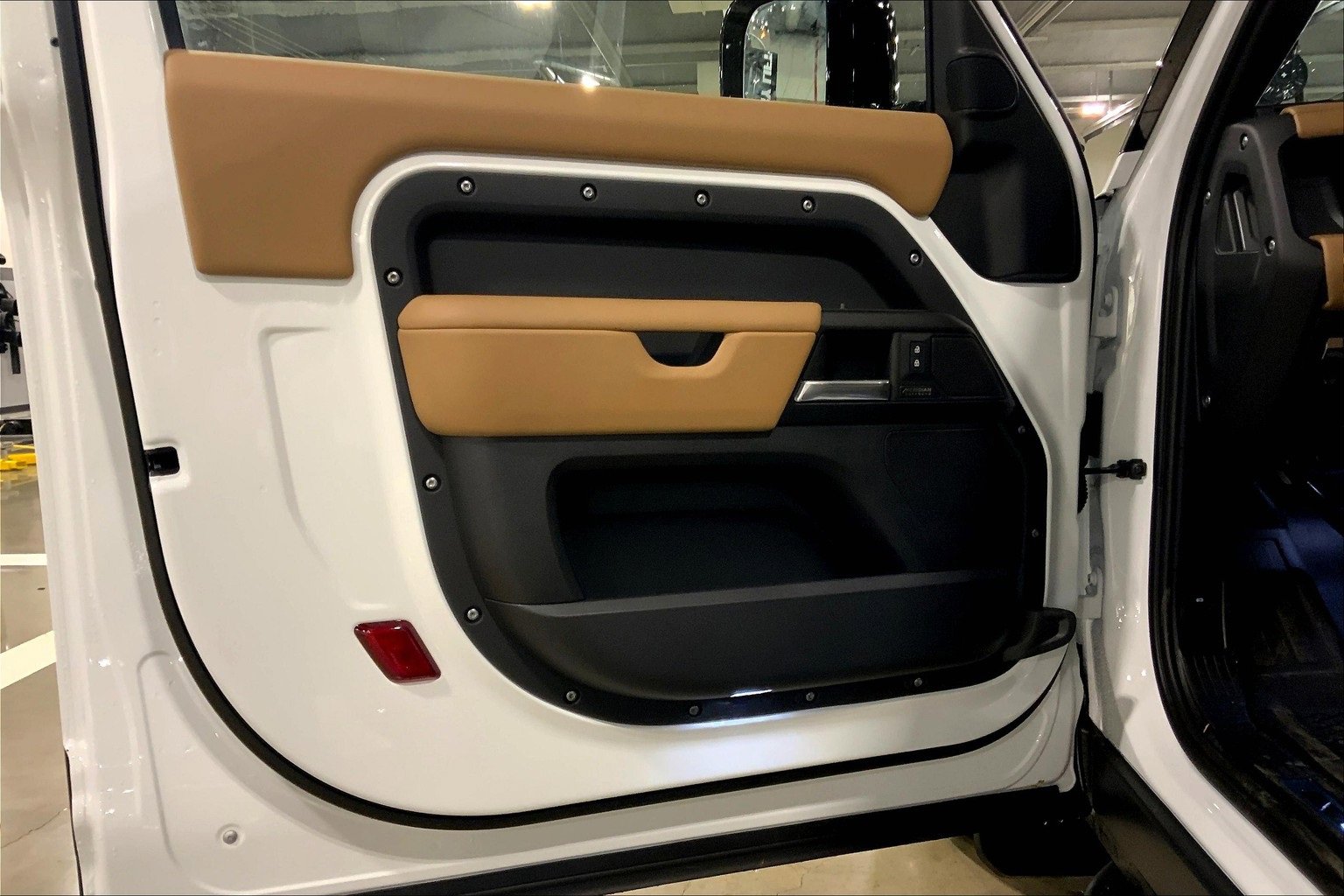 Used 2025 Land Rover Defender 90 V8 image 10