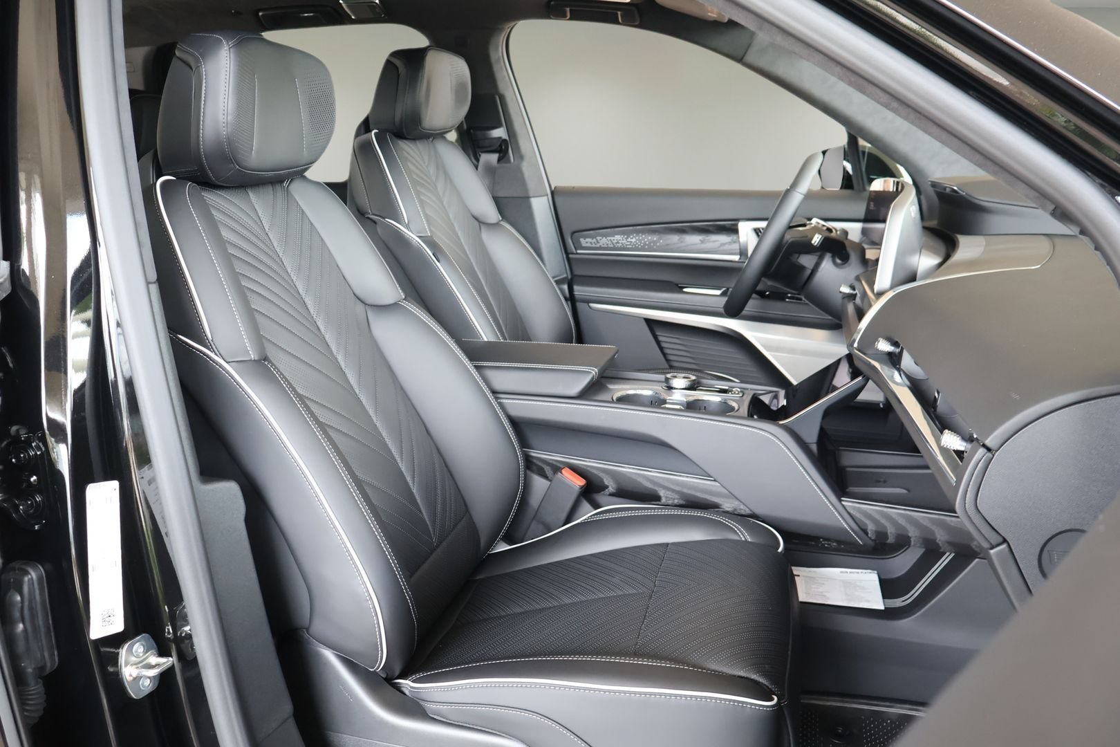 Certified 2026 Cadillac Vistiq Luxury w/ LPO, Floor Liner Package AWD/4WD image 20