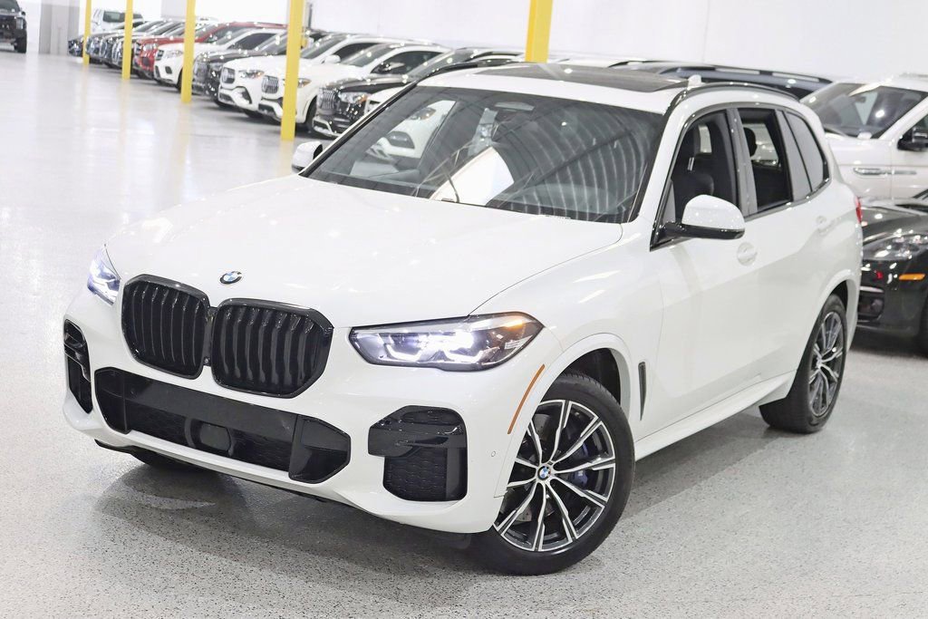 Used 2022 BMW X5 M50i image 5