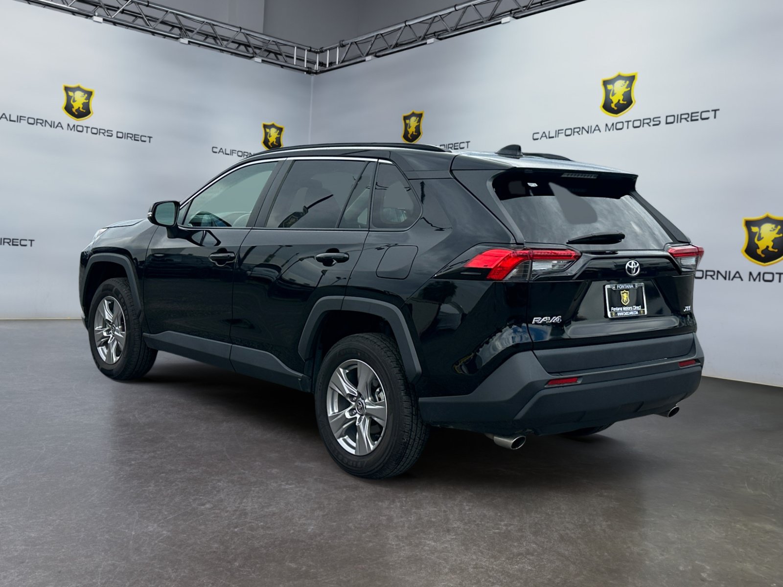 Used 2025 Toyota RAV4 XLE FWD image 3