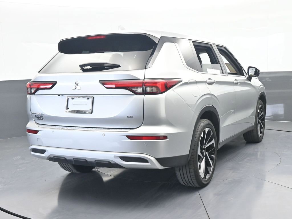 Used 2024 Mitsubishi Outlander SE image 5