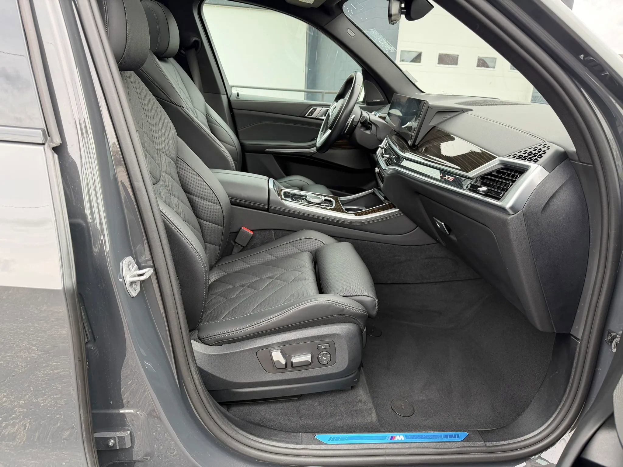 Used 2024 BMW X5 xDrive40i w/ Premium Essential Package image 17