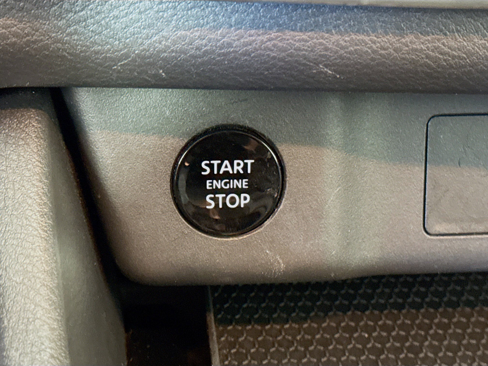 Used 2025 Nissan Rogue SV image 21