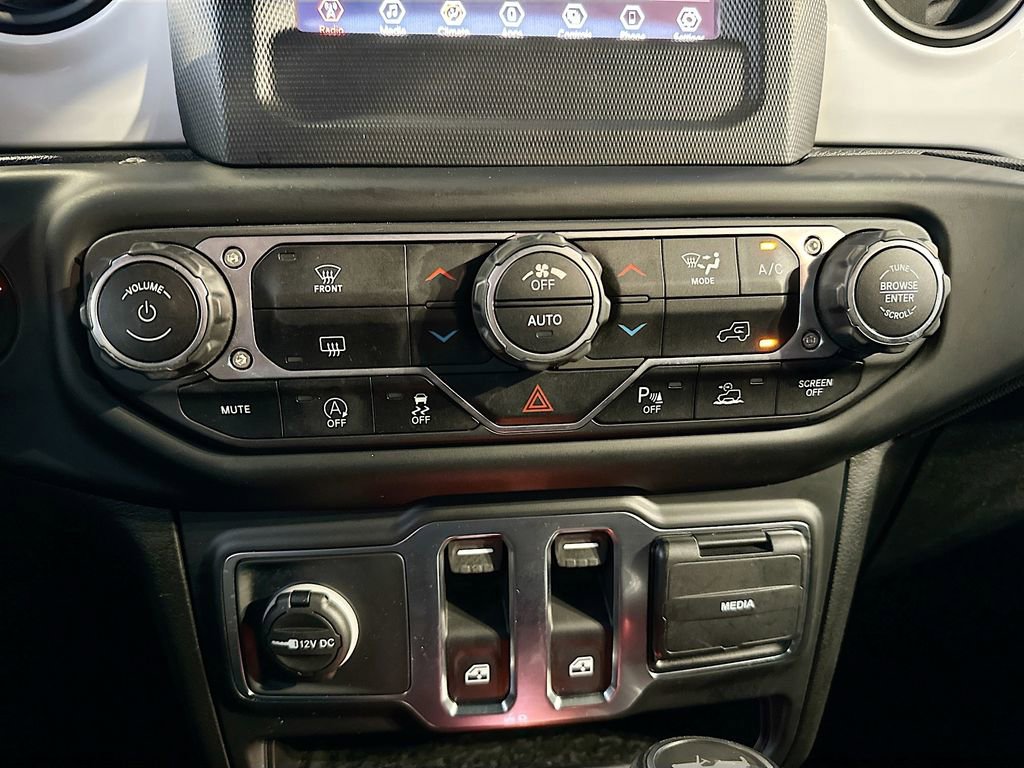 Used 2021 Jeep Wrangler Islander image 19