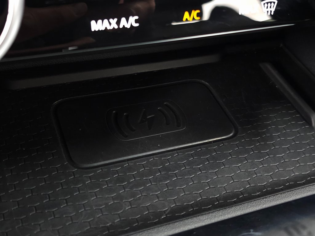 Certified 2025 Jaguar F-PACE R-Dynamic S image 29