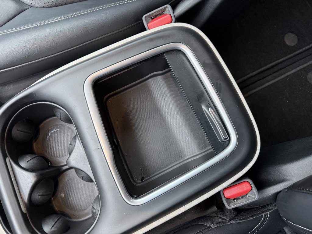 Used 2024 Chrysler Pacifica Touring-L image 27