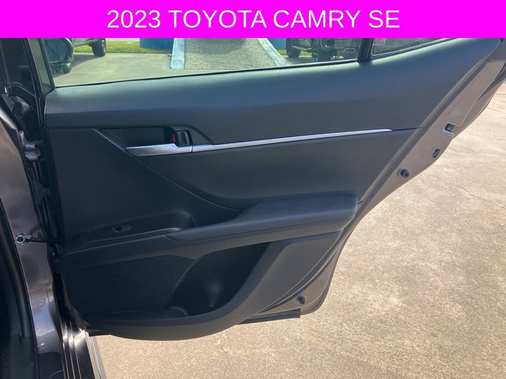 Used 2023 Toyota Camry SE image 14