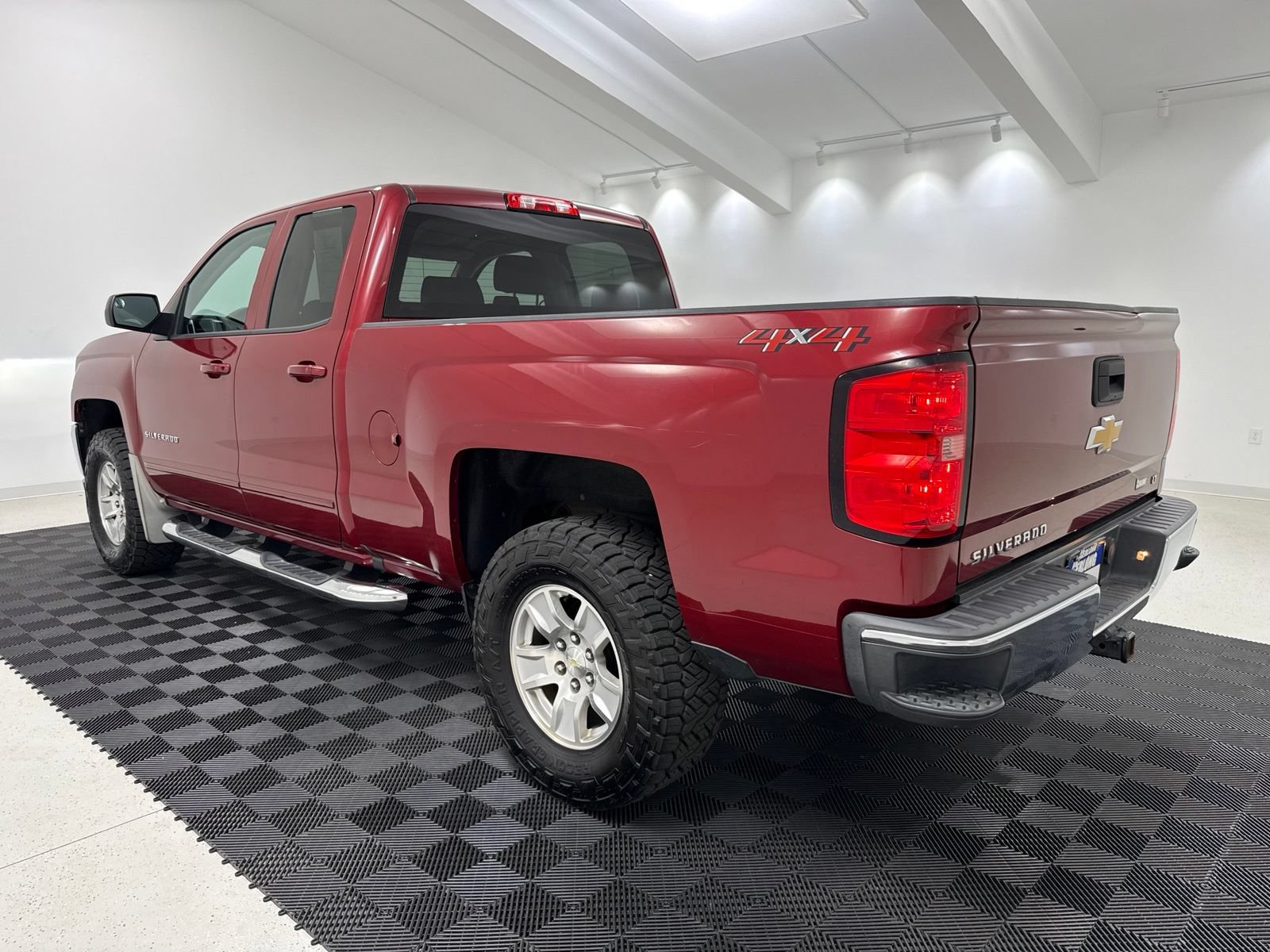 Used 2018 Chevrolet Silverado 1500 LT w/ All Star Edition AWD/4WD image 5