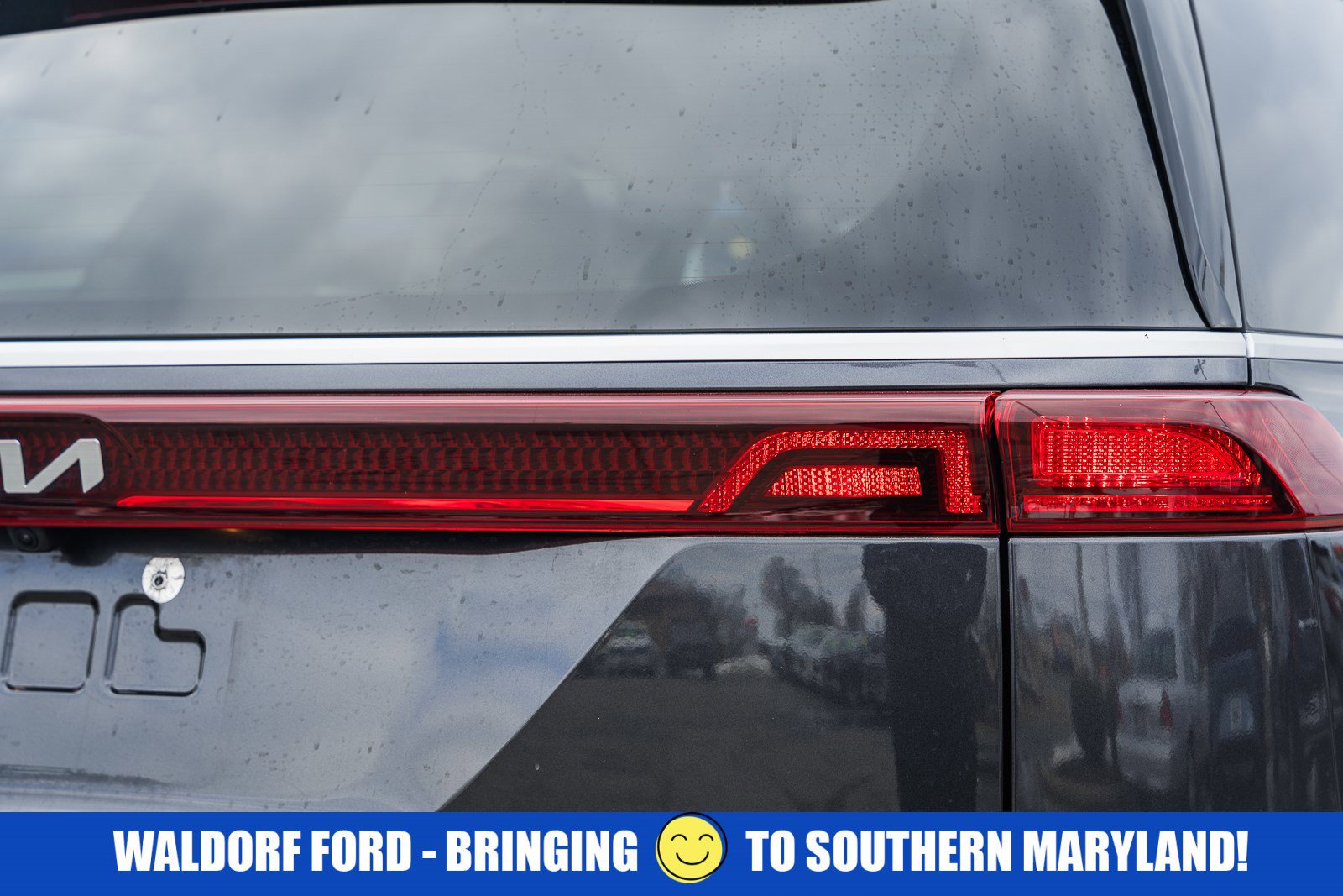 Used 2023 Kia Carnival LX image 6