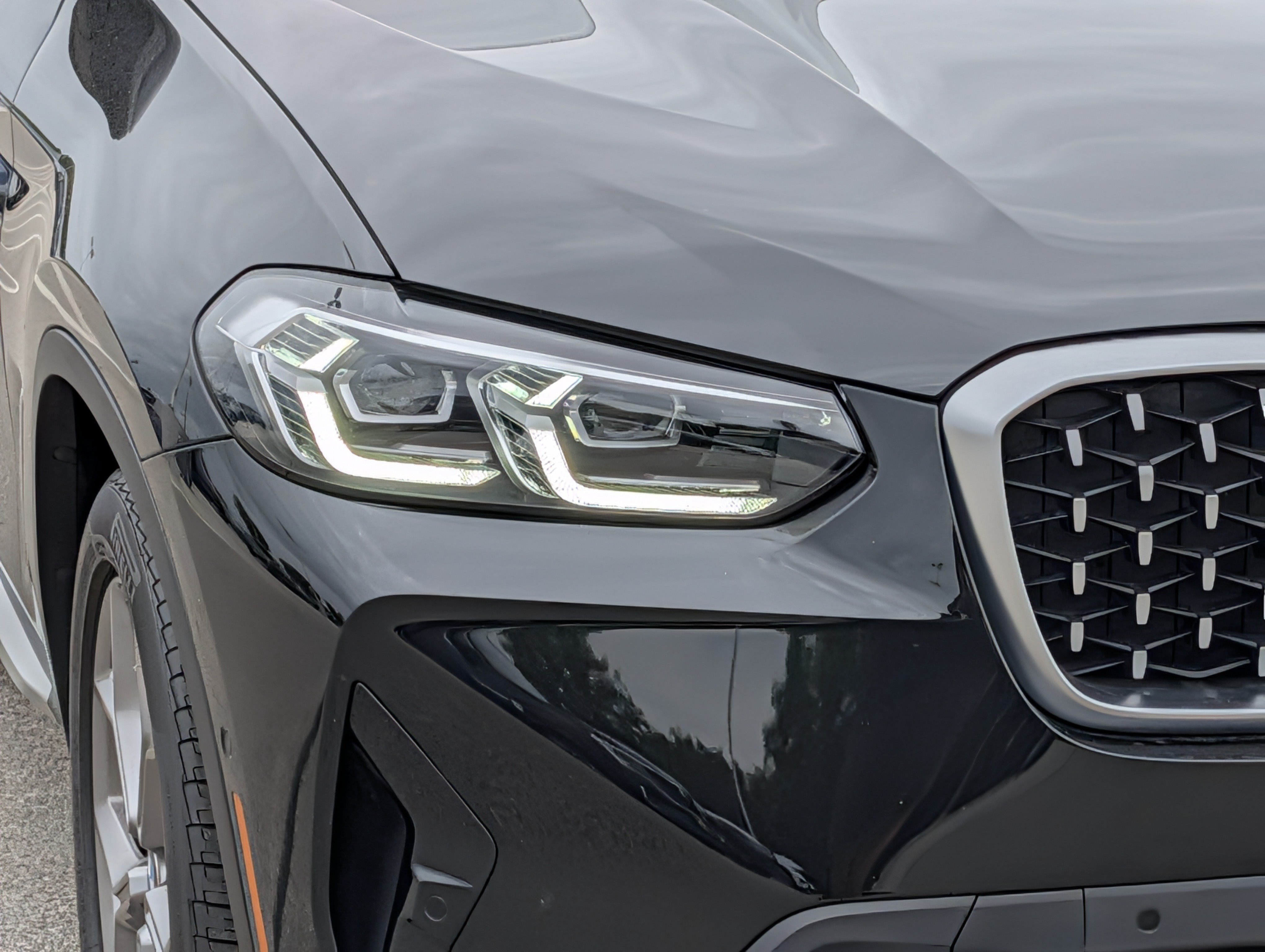 Used 2024 BMW X4 xDrive30i w/ Premium Package AWD/4WD image 9