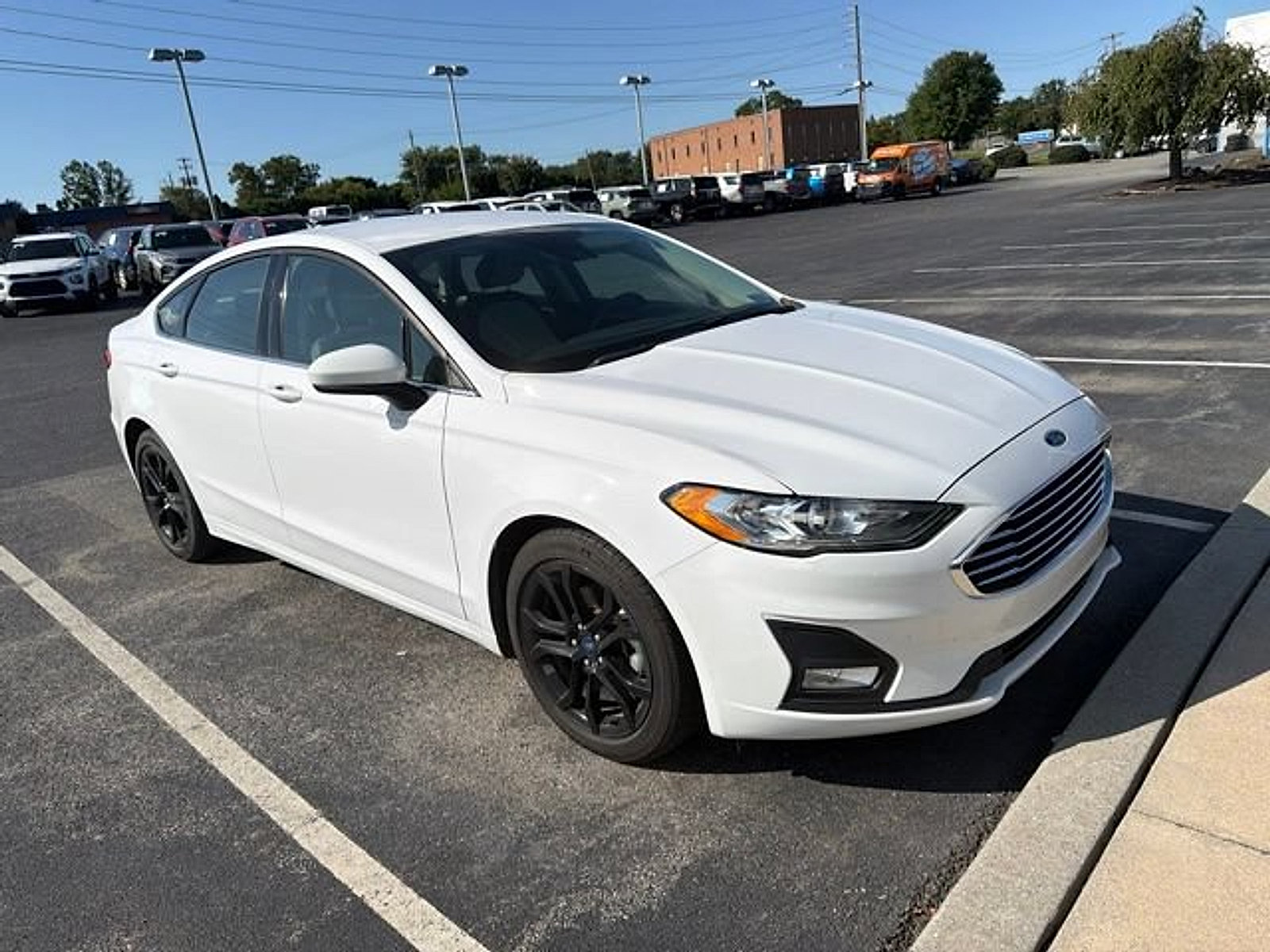 Used 2020 Ford Fusion SE w/ Equipment Group 151A FWD image 9