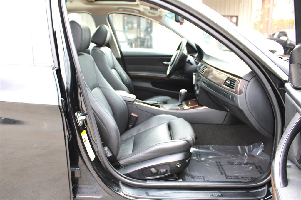 Used 2006 BMW 330i Sedan RWD image 16