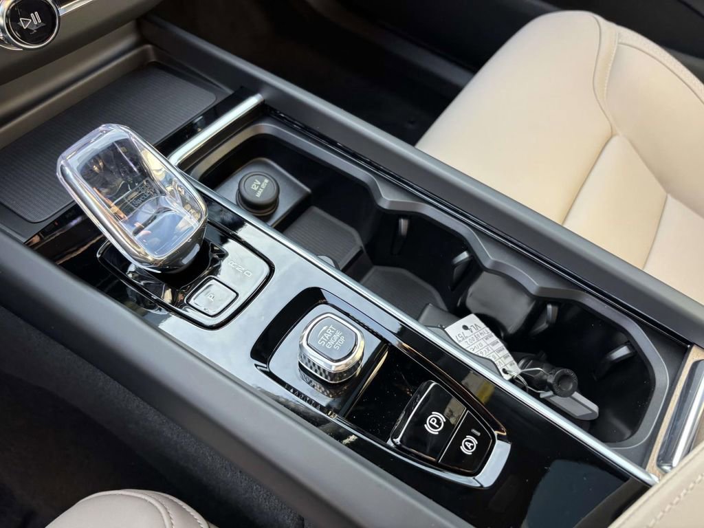 New 2026 Volvo XC60 B5 Plus w/ Protection Package Premier image 21