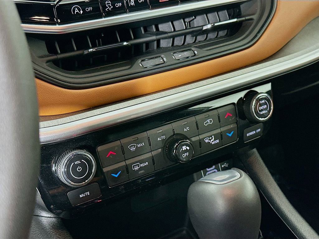 Certified 2024 Jeep Compass Limited image 24