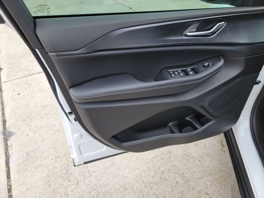 New 2026 Jeep Grand Cherokee Laredo X AWD/4WD image 8