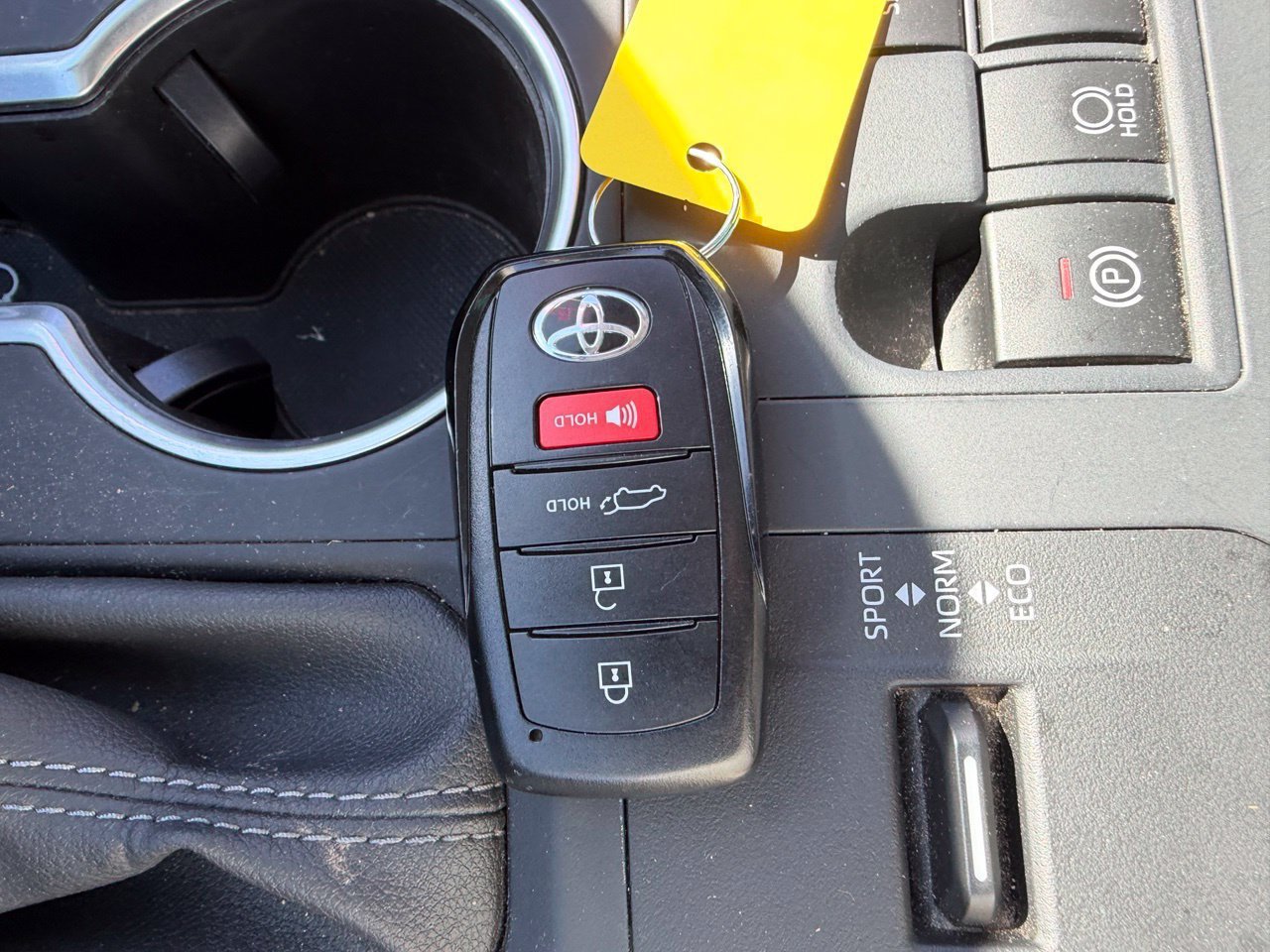 Used 2025 Toyota Highlander XLE FWD image 15