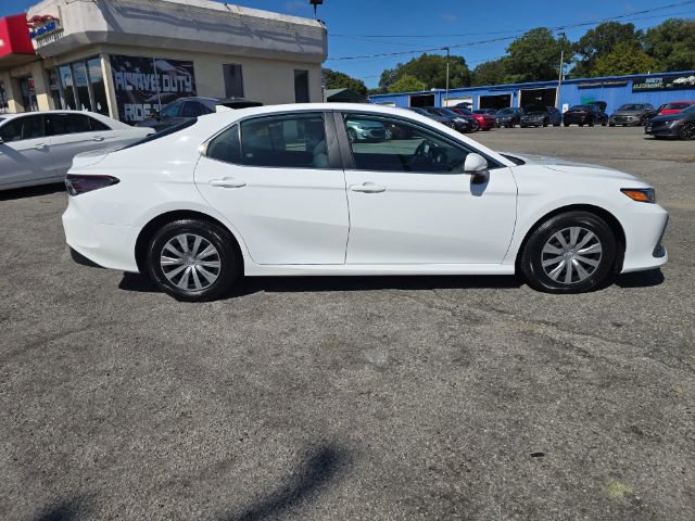 Used 2022 Toyota Camry LE image 4