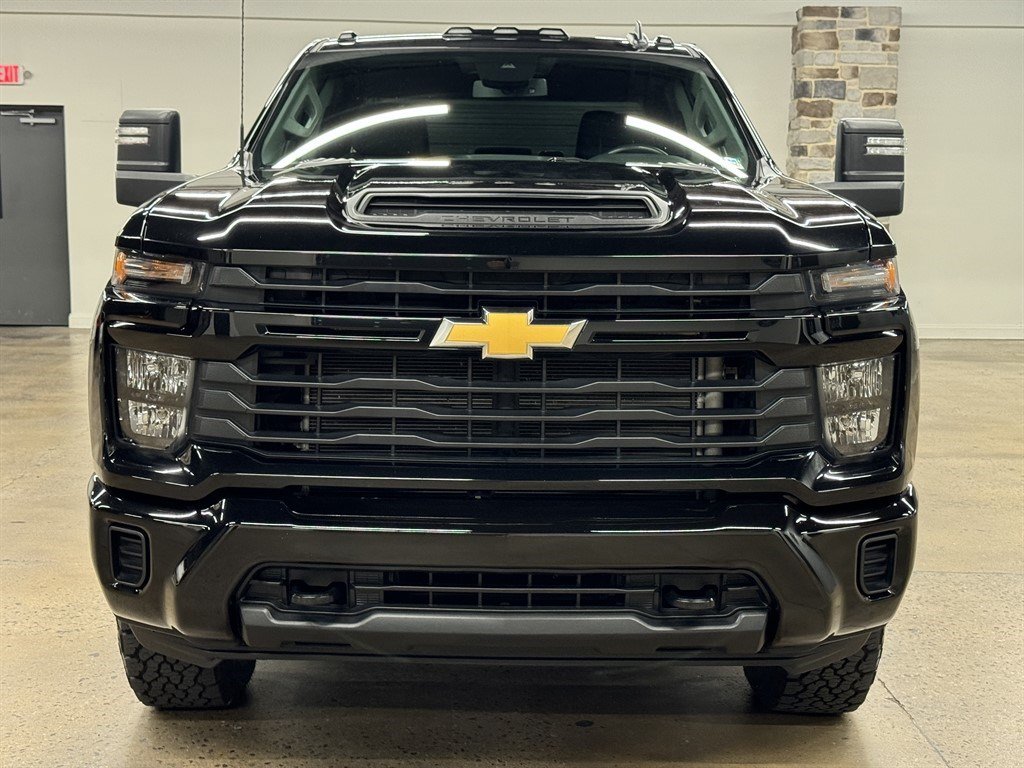 Used 2024 Chevrolet Silverado 2500 Custom w/ Custom Value Package AWD/4WD image 2