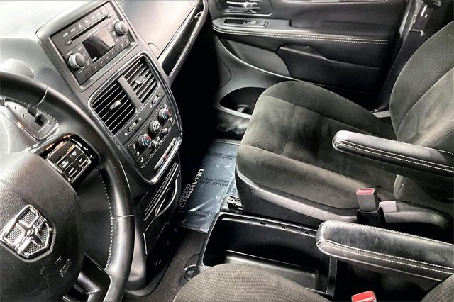 Used 2016 Dodge Grand Caravan SE image 15