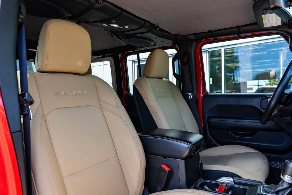 Used 2018 Jeep Wrangler Unlimited Sahara AWD/4WD image 28