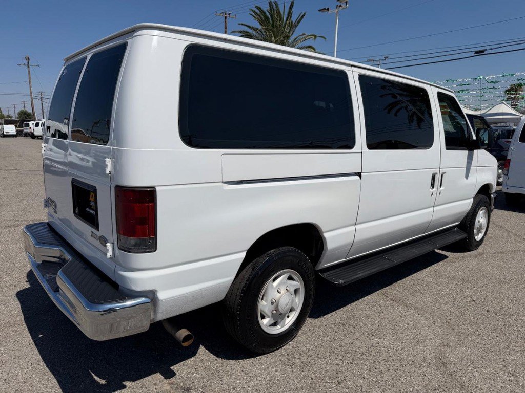 Used 2009 Ford E-350 and Econoline 350 Super Duty Wagon RWD image 6