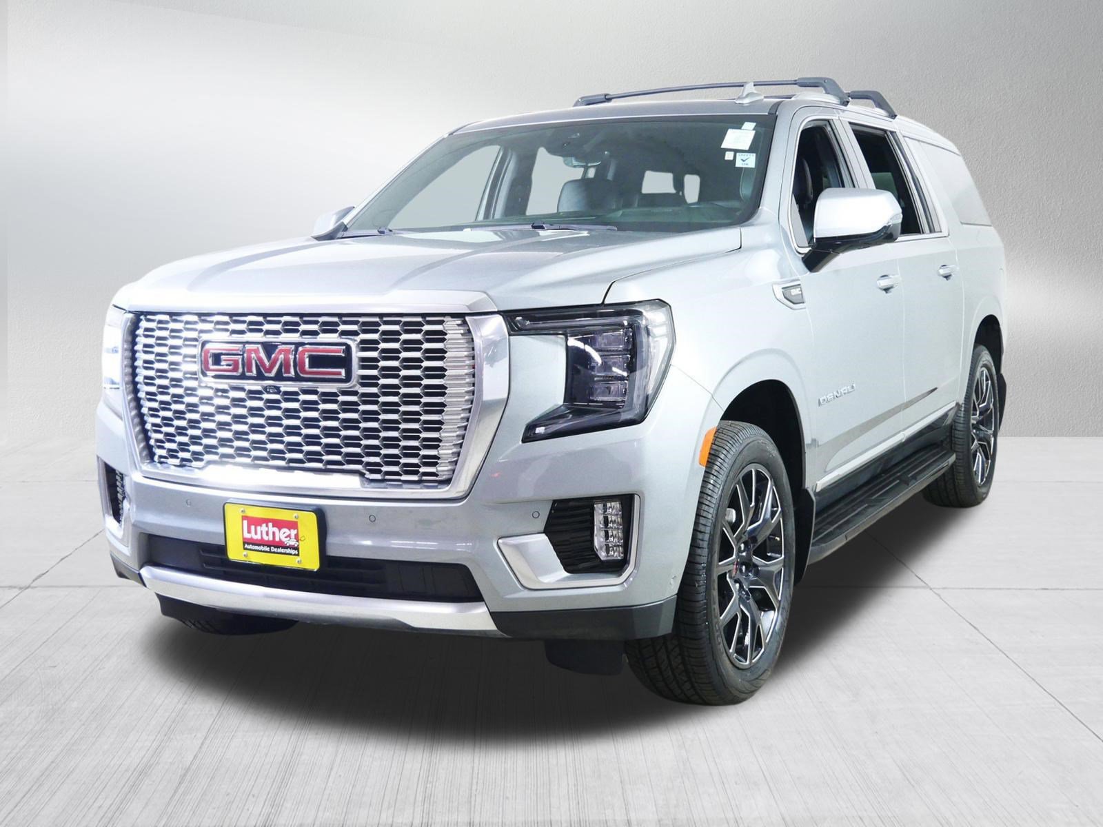 Used 2024 GMC Yukon XL Denali w/ Advanced Technology Package image 3