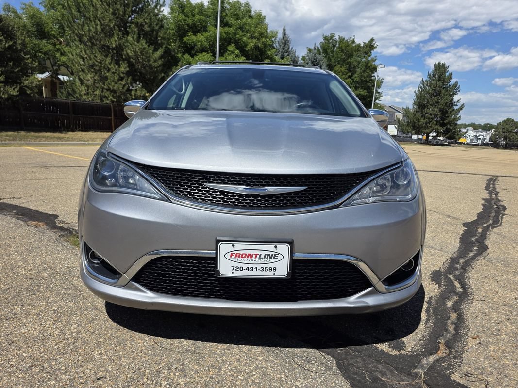 Used 2018 Chrysler Pacifica Limited FWD image 11