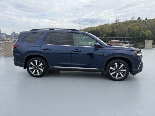 Certified 2025 Honda Pilot Touring image 3