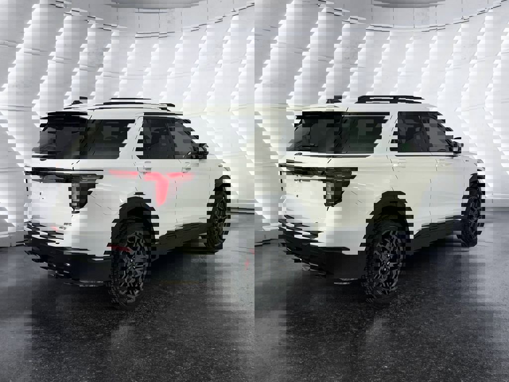 Used 2025 Ford Explorer ST-Line w/ ST-Line Street Pack image 4