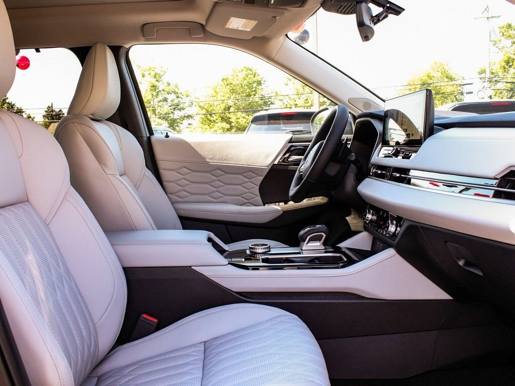 New 2025 Mitsubishi Outlander SEL image 44
