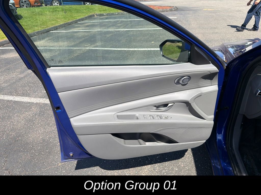 Used 2024 Hyundai Elantra SE FWD image 11