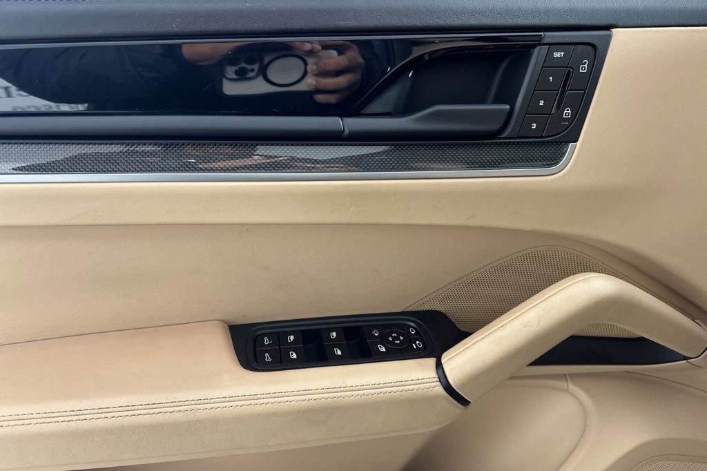 Used 2024 Porsche Cayenne Coupe image 11