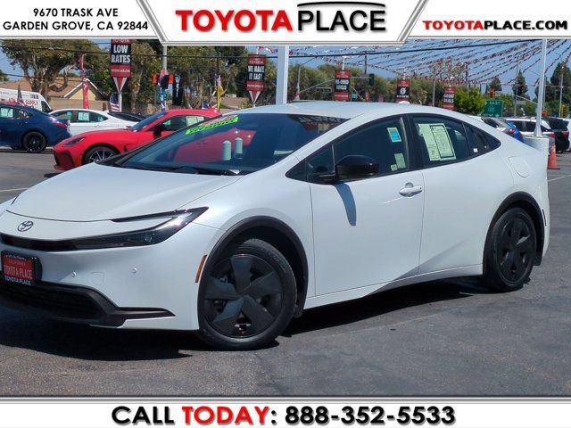 Used 2024 Toyota Prius LE FWD image 1