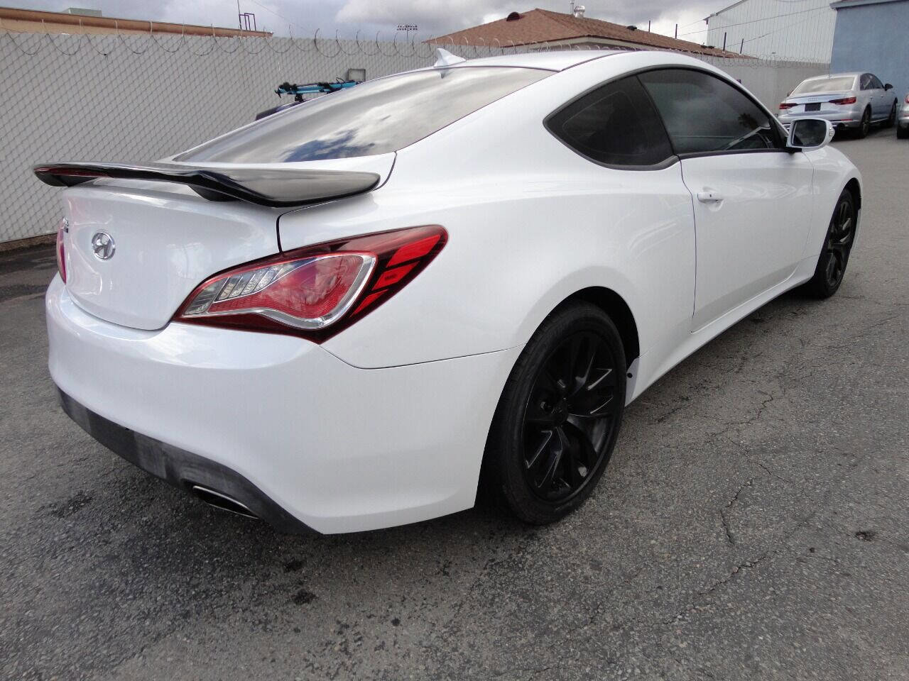 Used 2016 Hyundai Genesis 3.8 image 6
